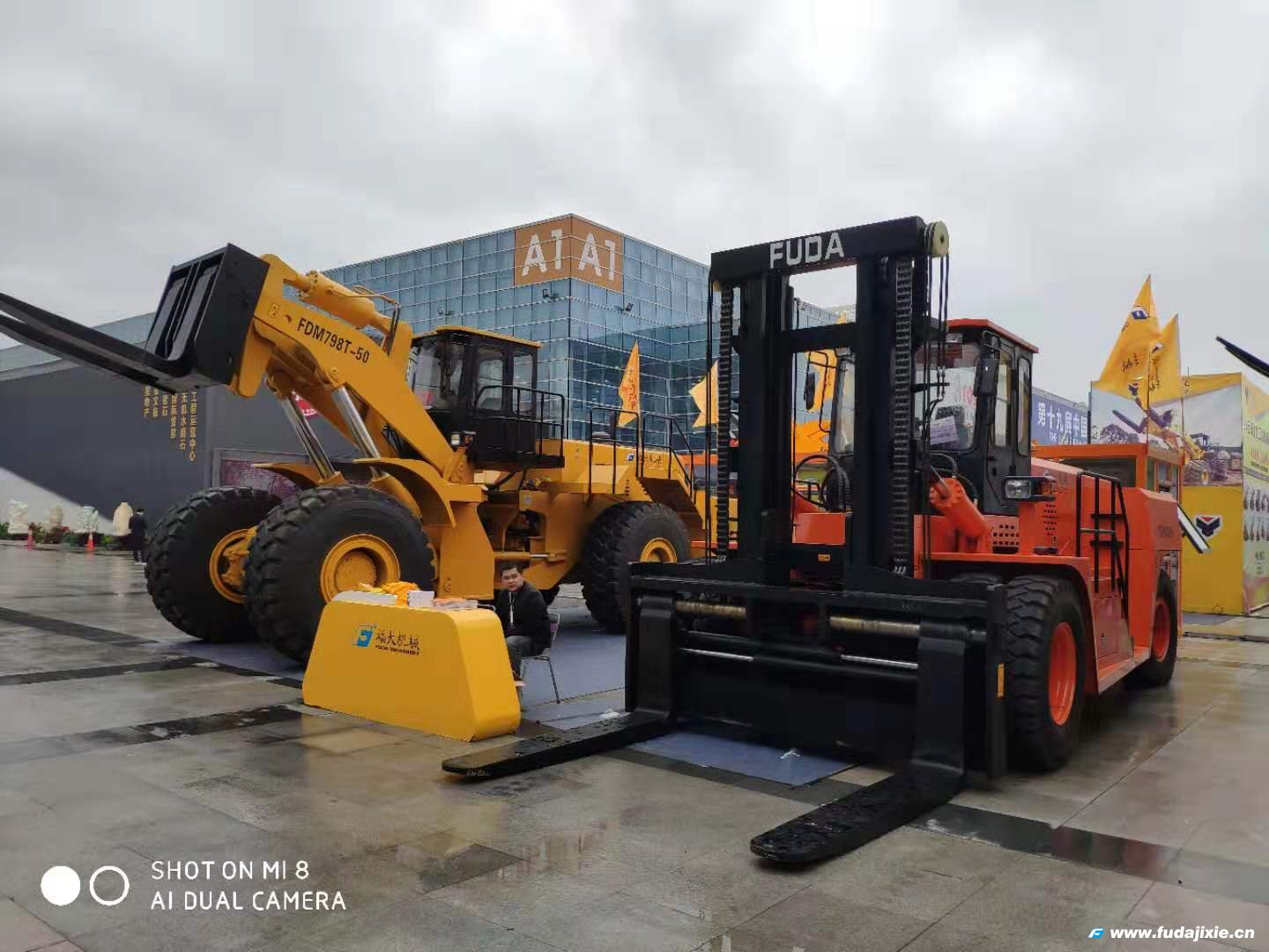 KY体育（中国）官方网站50吨叉装车亮相2019年厦门KY SPORTS