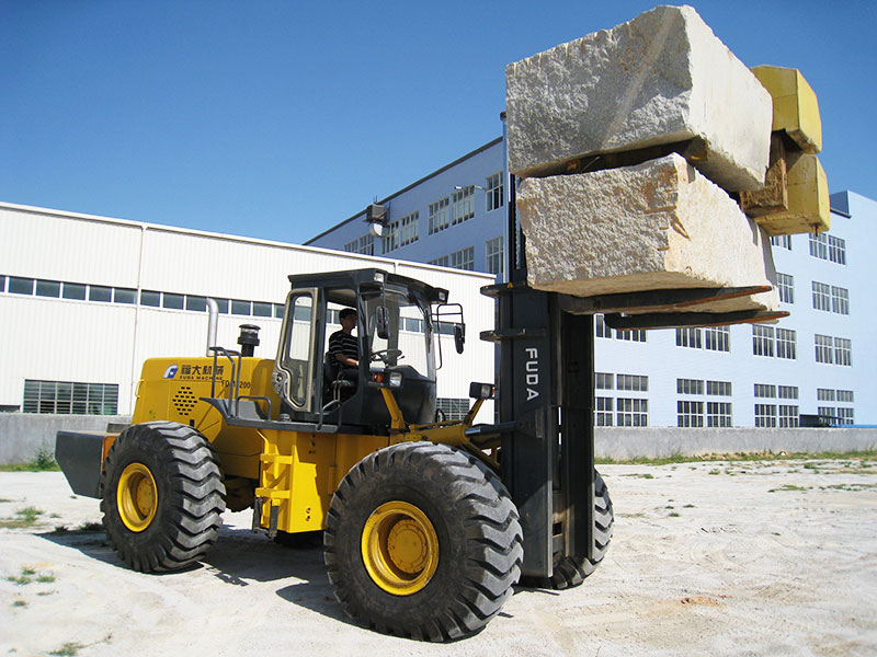 大型越野叉车（四轮驱动叉车）价格 — KY体育（中国）官方网站